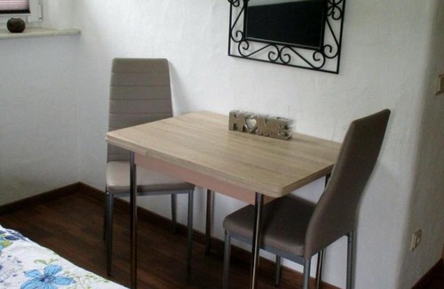 Hollnich Apartment | Ferienzimmer, Handwerkerzimmer, Wohnen auf Zeit