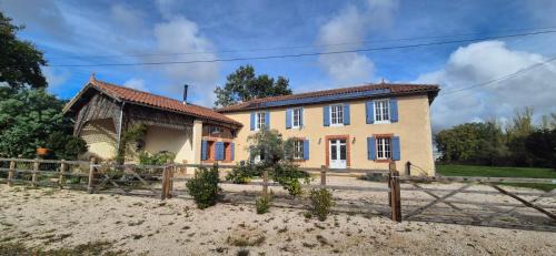 Viozan House | Ferme équerre 12 personnes avec piscine