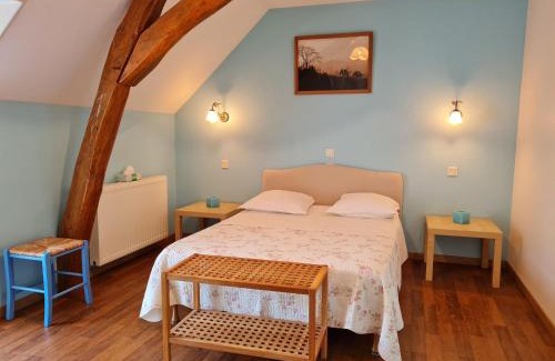Cravant Bed & Breakfast | Ferme rénovée au calme - 4 chambres, petit-déjeuner inclu - FR-1-590-450