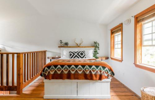 Ucluelet House | Fern Gully, Coastal Bohemian Loft at Beach
