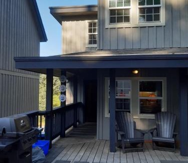 Ucluelet House | Fern Gully, Coastal Bohemian Loft at Beach