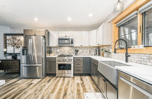 Oakland House | Ferndale: New, Lake Access w. Dock Slip, Hot Tub, Dogs OK