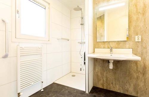 Lunteren Ski Chalet | ✓ Ferox with a disability at Landgoed de Scheleberg ✓ Holiday home for 4 persons ✓ Situated in Lunteren (Gelderland) ✓ Holiday park at the Veluwe ✓ Book directly at the park