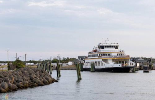 Cedar Island House | Ferry Retreat