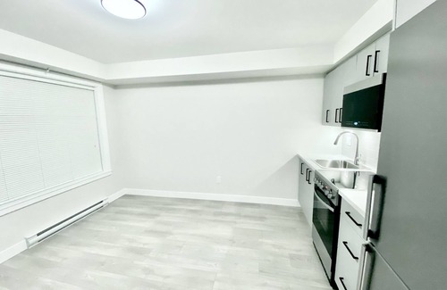 Sardis House | Few minutes walk to Veddar River, Cultus lake and Water theme park