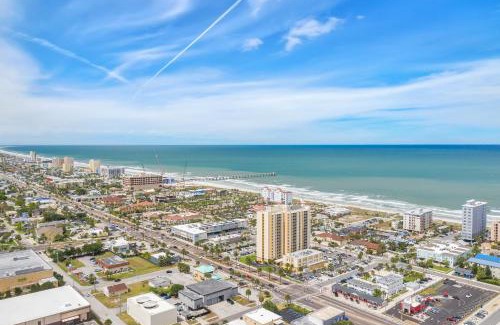 Jacksonville Beach Villa | Few steps to Ocean-4 Beach Cruisers & Free parking & Private backyard