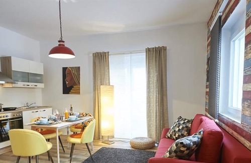 Halbturn Apartment | Fewo 1, Terrasse, Dusche/wc, Gartenseite - Ferienwohnung Halbturn