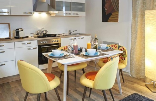 Halbturn Apartment | Fewo 1, Terrasse, Dusche/wc, Gartenseite - Ferienwohnung Halbturn