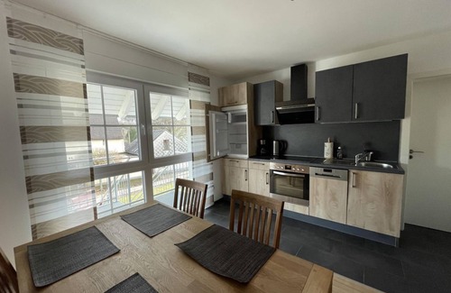 Hinzert-Polert Apartment | Fewo Brunnenblick - Appartement/fewo, Dusche, WC, 1 Schlafraum