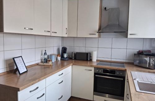 Altlussheim Apartment | Fewo Gartenblick Altlußheim - Netflix- parken - Küche - Klimaanlage - Shuttle zum Hockenheimring