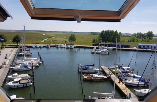 Karlshagen Apartment | FEWO SEGELHAFENIDYLL, direct and quiet waterfront location, WLAN - vacation apartment