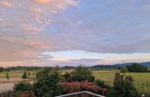Riegel am Kaiserstuhl Apartment | FeWo1 neuwertige, große 110qm FeWo über zwei Etagen mit Balkon im Außenbereich