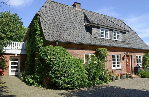 Satrup House | fewo1846 - De Ole-Doc-Huus - fewo1846 - De-ole-Doc-Hus - charming, former country doctor's house with 3