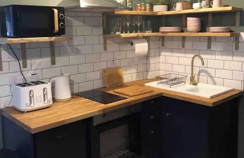 Pembroke Dock Apartment | Ffau Bach - Little Den. Boutique Central Pembrokeshire.