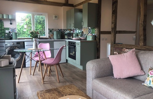 Hereford Cottage | Field View Cottage, hot tub, pet friendly, great views, cosy, relaxing