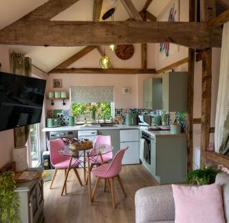 Madley House | Field View Cottage hottub, dog friendly great view