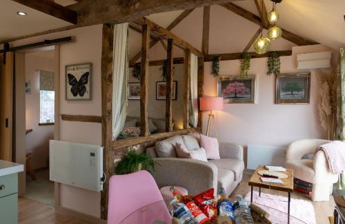 Madley House | Field View Cottage hottub, dog friendly great view