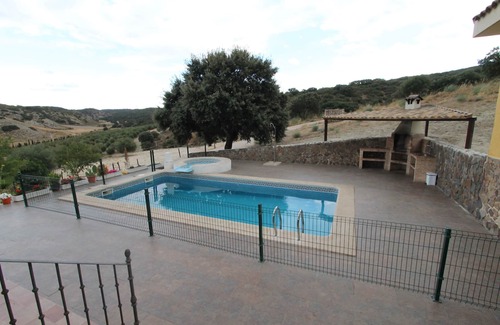 San Martin de la Vega Villa | Finca Casa Rural Victoria near Madrid and Warner Park. Max Capacity 24