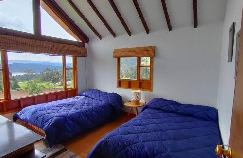 Sesquile House | Finca El Uvito, Casa con hermosa vista al lago