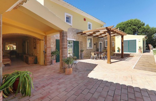 Loule Villa | Finca Quinta Matias with Mountain View, Pool & Wi-Fi
