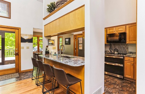 Davis House | Find complete comfort in this beautiful and secluded mountain cottage!