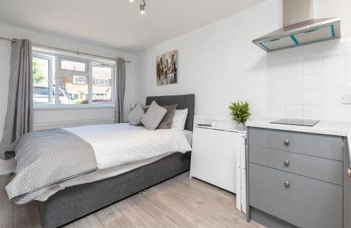 Ifield Apartment | Findon- Stylish Suite 10mins close to Airport