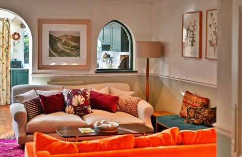 Lewes House | Finest Retreats - 123, High Street