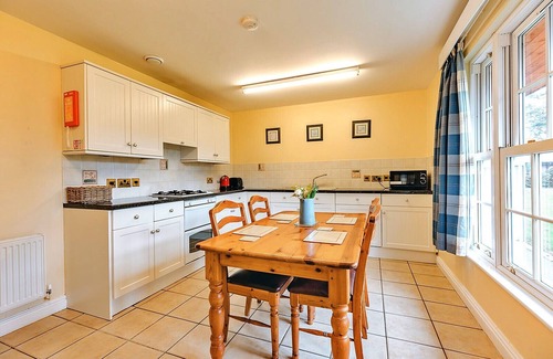 Eaton Mascott Cottage | Finest Retreats | Netley Hall - Rose