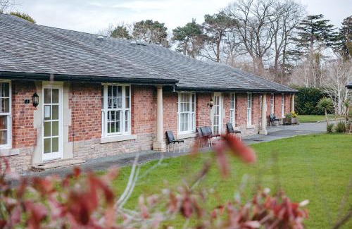 Eaton Mascott House | Finest Retreats - Netley Hall - Honeysuckle