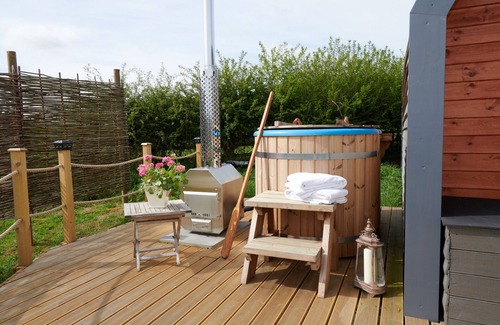 Banbury Cabin | Finest Retreats | The Cornflower