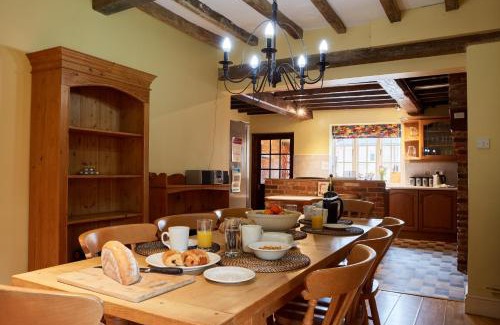 Dalbury Lees House | Finest Retreats - The Farmhouse