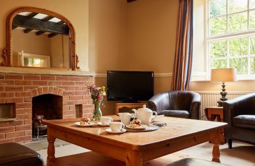 Dalbury Lees House | Finest Retreats - The Farmhouse
