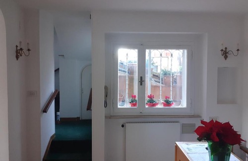 Old Town Apartment | Finestra sul parco