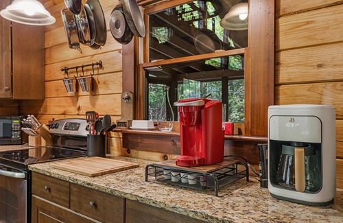 Vein Mountain Cabin | Fiona's Forest Haven by Carolina Properties