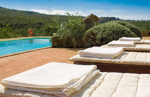 San Casciano dei Bagni Villa | First class country villa with WIFI, pool and A/C in Tuscany's most desired area