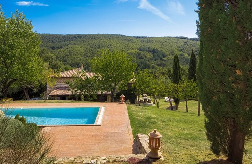 San Casciano dei Bagni Villa | First class country villa with WIFI, pool and A/C in Tuscany's most desired area