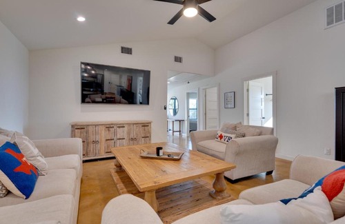 Dripping Springs House | Fire Pit and Deck Secluded Dripping Springs Retreat