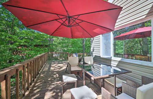 East Stroudsburg House | Fire Pit and Grill Lakefront Poconos Cottage!