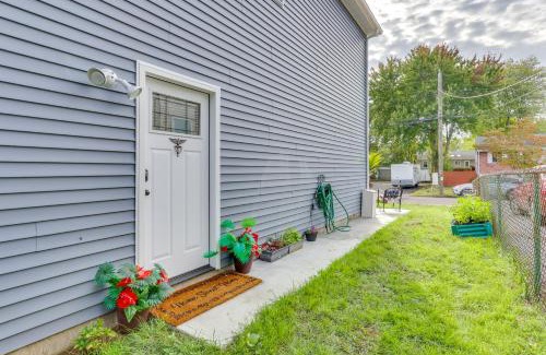 West Haven Apartment | Fire Pit and Yard West Haven Apt, 5 Mi to Yale!