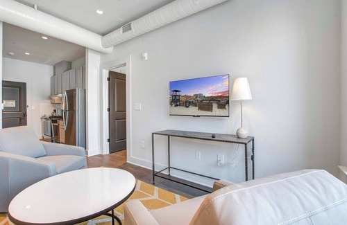 Cannonborough Elliotborough Condo | Fire Tower | 1BR Hideaway in Downtown CHS with TV!