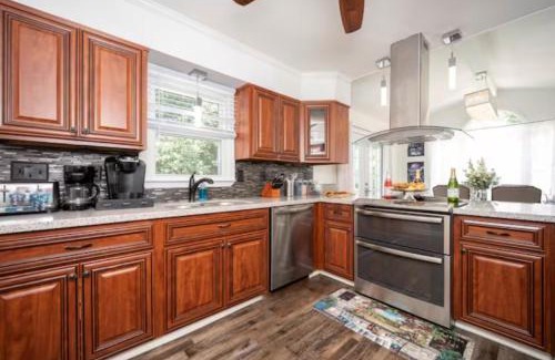Kernersville House | Firepit Games Grill Hot Tub Arcade & King Bed