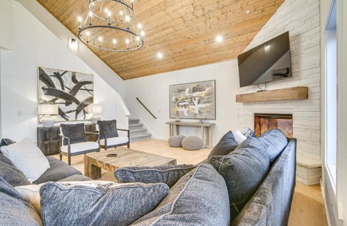 Indian Point House | Fireplace and Lake Access Waterfront Branson Escape