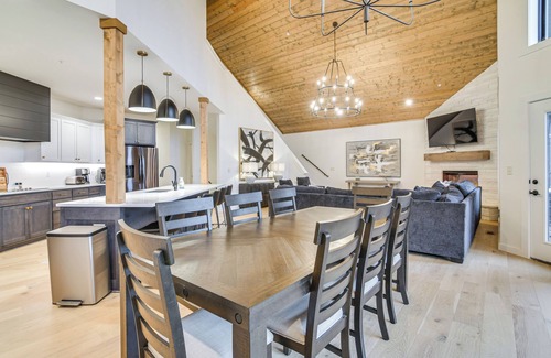 Indian Point House | Fireplace + Lake Access: Waterfront Branson Escape