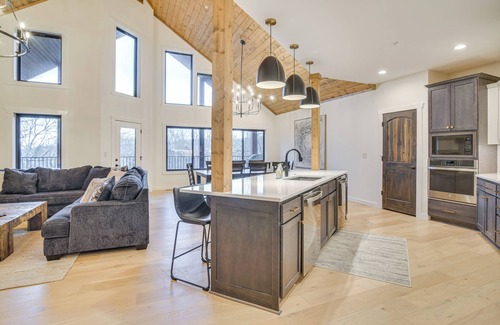 Indian Point House | Fireplace + Lake Access: Waterfront Branson Escape