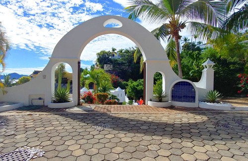 La Punta House | First Class Executive Retreat, Staff of Five, Sleeps up to 12
