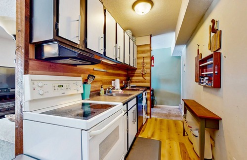 Campton Condo | First-floor mountain condo with amazing views, yard, pool, & gym - near skiing