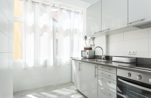 Penha de Franca Apartment | First House Lisbon (Bus on door)