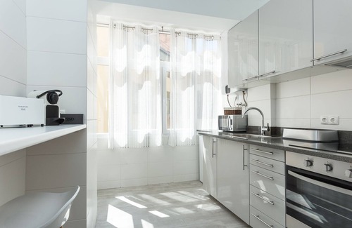 Penha de Franca Apartment | First House Lisbon (Bus on door)