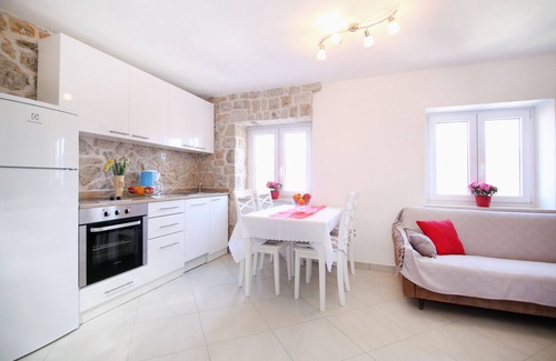 Sestanovac House | [First minute %] Authentic stone house with pool