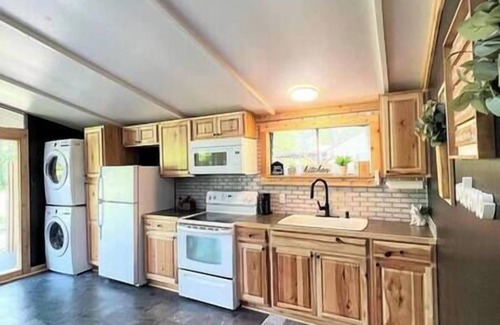 Jefferson House | Fish Cabin at the Pines
